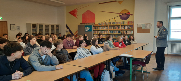Besuch des Jugendoffiziers Klaus Schedlbauer: Eindrücke zur aktuellen Weltlage