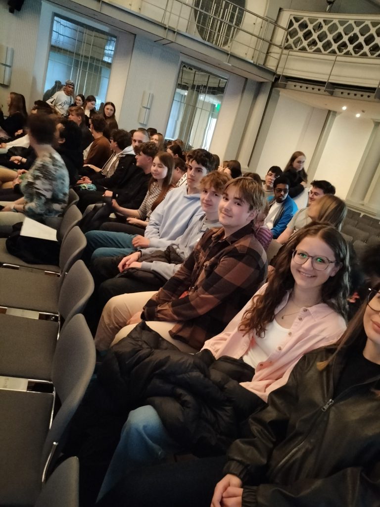 Rache! Gerechtigkeit ! Leiden ! Qual ! – Theaterbesuch der Französischklassen